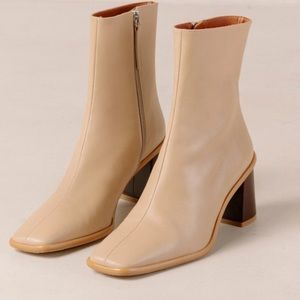 Brand New Alohas West Cape Vintage - Beige Leather Boots